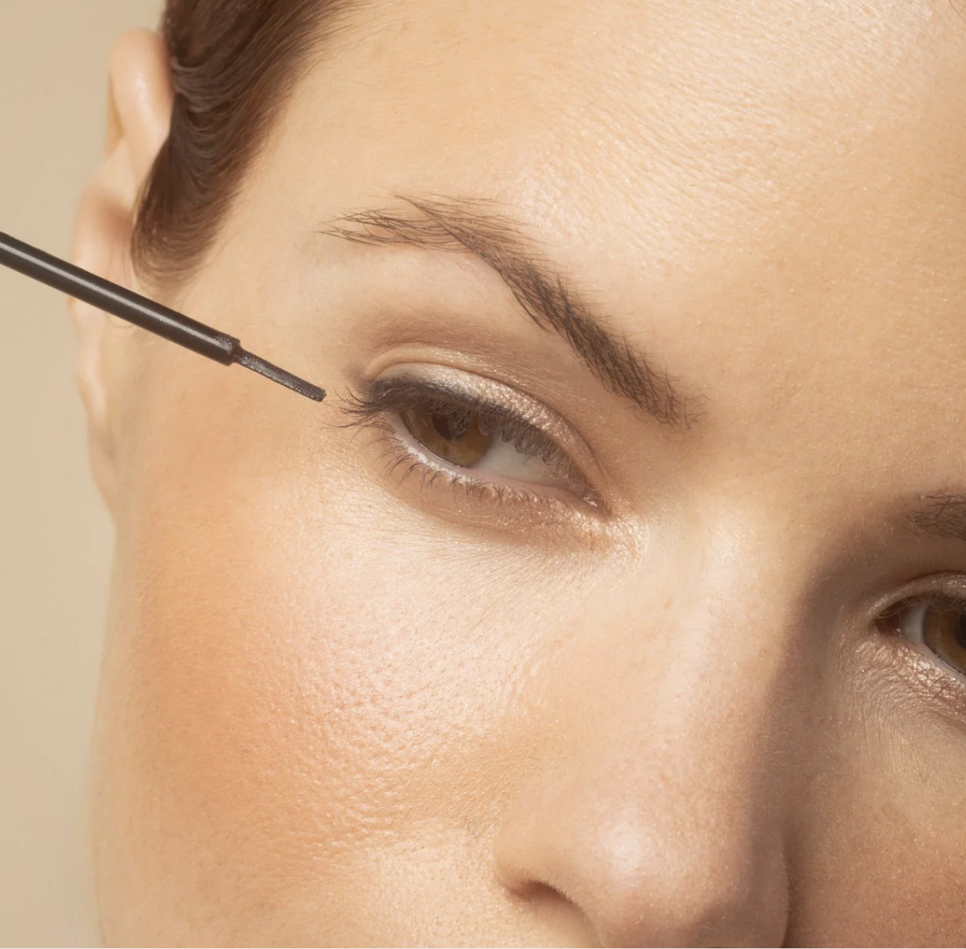 Natural Liquid Eyeliner Beauty From Bees - Image 3